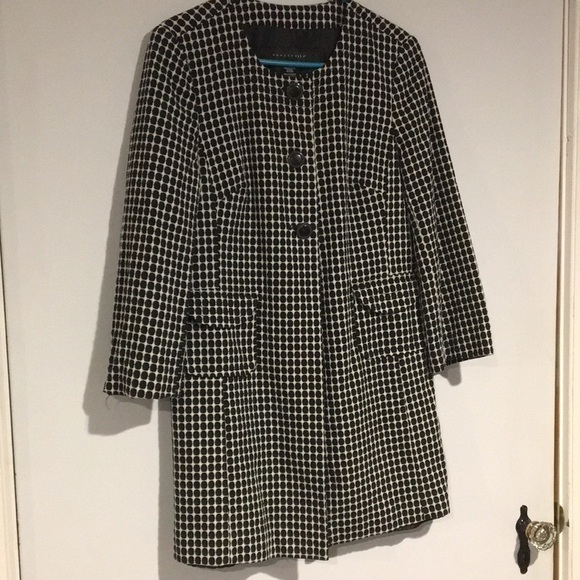 Apostrophe Three button collarless three-quarter length sleeve long coat - Picture 2 of 8